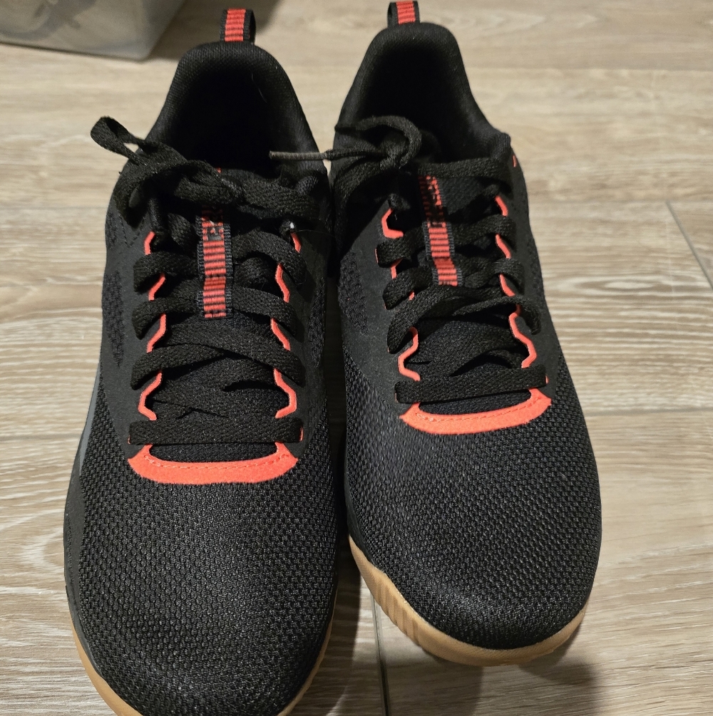 Reebok Men's Black Sneakers with Red Accents and Gum Sole, Size 7.5